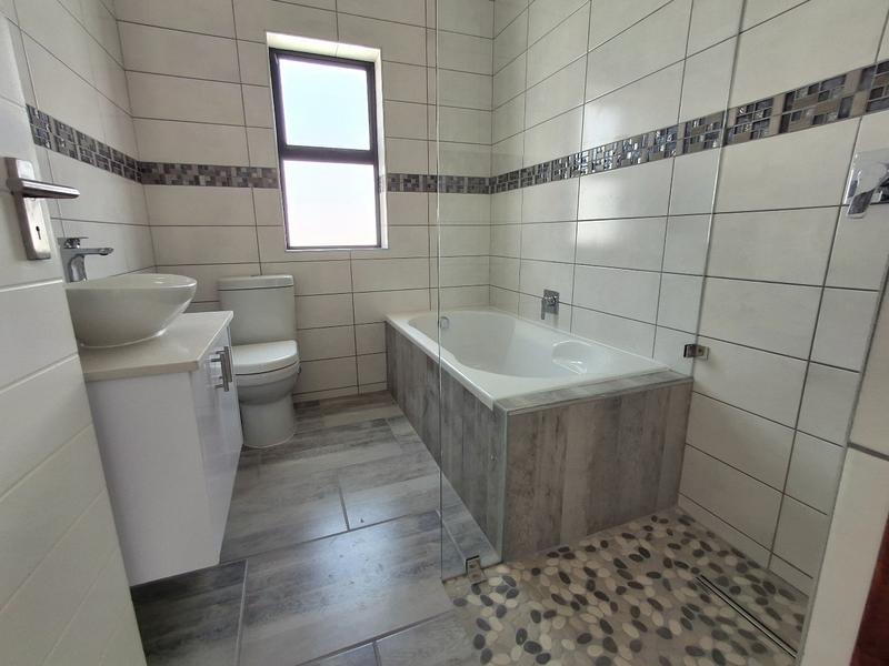 To Let 3 Bedroom Property for Rent in Britannia Bay Western Cape